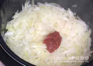Фото приготовления рецепта: Тушеный капустняк с рисом - шаг 3