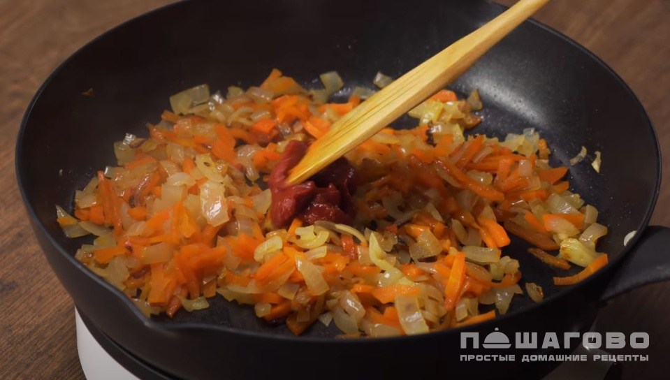 Фото приготовления рецепта: Суп из квашеной капусты с мясом - шаг 5