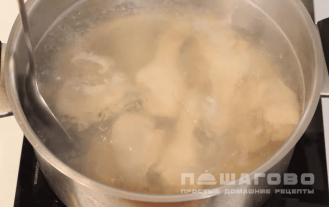 Фото приготовления рецепта: Щи на курином бульоне с капустой - шаг 1