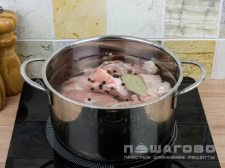Фото приготовления рецепта: Простой домашний холодец из свинины - шаг 2
