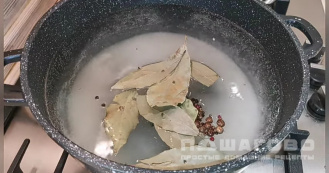 Фото приготовления рецепта: Хрустящая маринованная капуста по-грузински - шаг 5