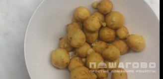 Фото приготовления рецепта: Шарики из картофельного пюре - шаг 8