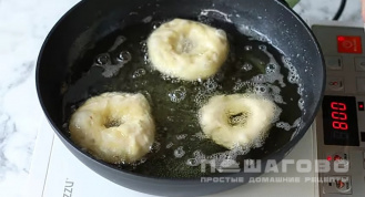 Фото приготовления рецепта: Ленинградские пончики - шаг 7