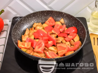Фото приготовления рецепта: Баклажаны с перцем на зиму - шаг 4