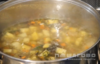 Фото приготовления рецепта: Суп с брюквой и картофелем - шаг 3