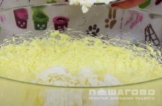 Фото приготовления рецепта: Творожный кекс с яйцами - шаг 1
