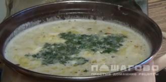 Фото приготовления рецепта: Сырный суп с зеленым горошком - шаг 7