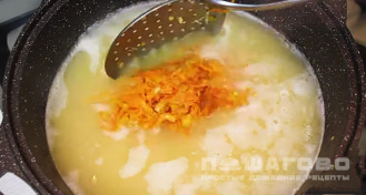 Фото приготовления рецепта: Гороховый суп с мясом и картофелем - шаг 11