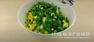 Фото приготовления рецепта: Крабовый салат с апельсинами и кукурузой - шаг 5