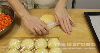 Фото приготовления рецепта: Вкусные домашние пирожки с тыквенной начинкой - шаг 11