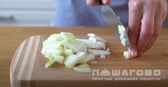 Фото приготовления рецепта: Суп-пюре из цветной капусты и картофеля - шаг 3