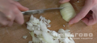 Фото приготовления рецепта: Фаршированные баклажаны-лодочки под сыром - шаг 2