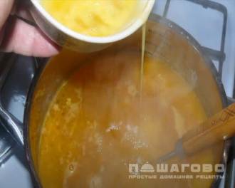 Фото приготовления рецепта: Суп с яйцами и картошкой - шаг 3