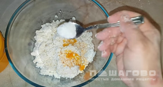 Фото приготовления рецепта: Украинские вареники с творогом - шаг 4