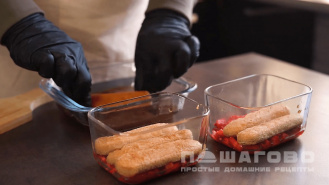 Фото приготовления рецепта: Пирожное тирамису клубничный - шаг 2