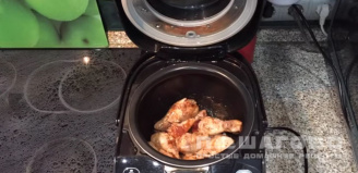 Фото приготовления рецепта: Курица жареная в мультиварке - шаг 4