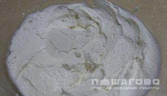 Фото приготовления рецепта: Творожное пирожное бланманже с клубникой - шаг 3