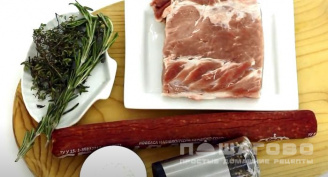 Фото приготовления рецепта: Буженина из свиной вырезки с колбасой - шаг 1