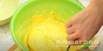 Фото приготовления рецепта: Лимонные панкейки на кефире с шоколадной начинкой - шаг 9