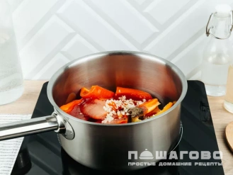 Фото приготовления рецепта: Лечо с томатным соком из перца - шаг 4