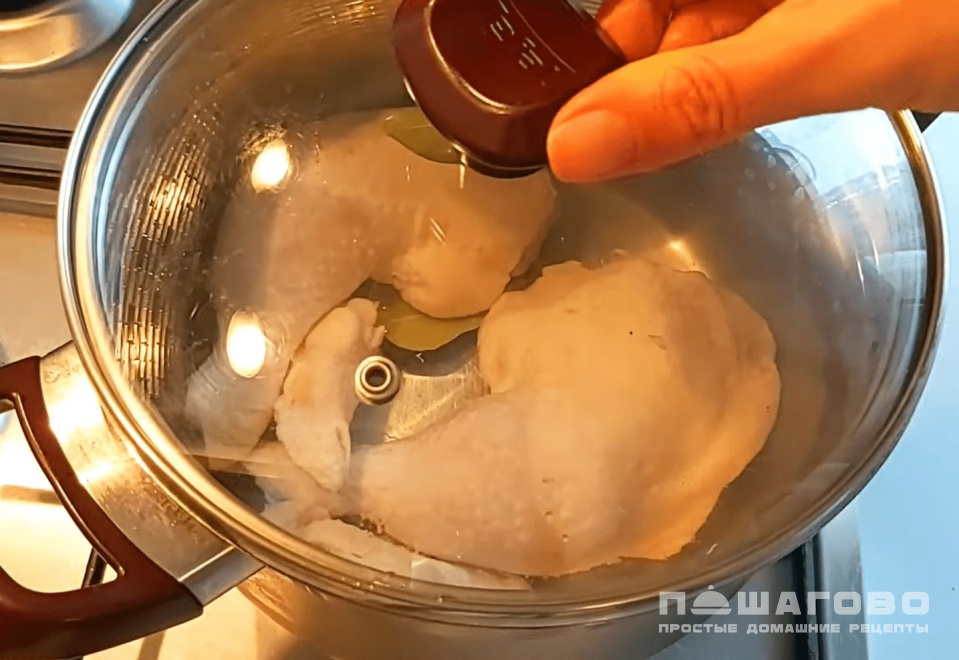 Фото приготовления рецепта: Суп из цветной капусты с курицей - шаг 1