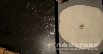Фото приготовления рецепта: Осетинский пирог с капустой - шаг 9