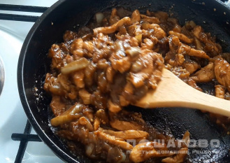 Фото приготовления рецепта: Курица с баклажанами по-китайски - шаг 7