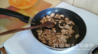 Фото приготовления рецепта: Салат «Хэйхэ» с лапшой и свининой - шаг 7