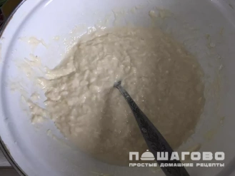 Фото приготовления рецепта: Сырные рисовые оладьи - шаг 3