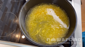 Фото приготовления рецепта: Суп куриный из грудки - шаг 2