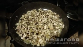 Фото приготовления рецепта: Постные картофельные зразы фаршированные грибами - шаг 2