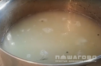 Фото приготовления рецепта: Засолка огурцов в крепком рассоле - шаг 4