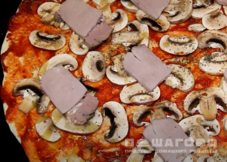 Фото приготовления рецепта: Пицца с бужениной и лечо - шаг 4