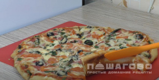 Фото приготовления рецепта: Пицца с колбасой - шаг 16