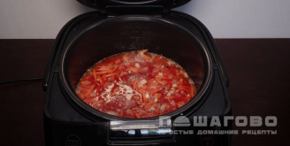 Фото приготовления рецепта: Ёжики в мультиварке с томатно мучной заливкой - шаг 11