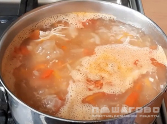 Фото приготовления рецепта: Суп с фасолью консервированной и курицей - шаг 7