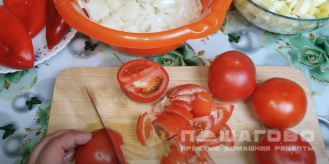 Фото приготовления рецепта: Анкл бенс из кабачков на зиму с помидорами и перцем - шаг 5