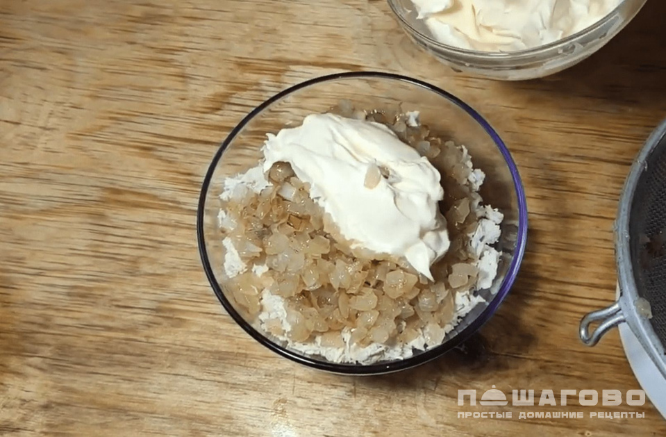 Фото приготовления рецепта: Салат с курицей и бананом - шаг 2