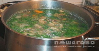 Фото приготовления рецепта: Суп с шампиньонами и курицей - шаг 5