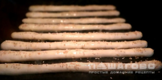 Фото приготовления рецепта: Хлебные палочки с розмарином - шаг 12