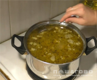 Фото приготовления рецепта: Суп с фрикадельками и рисом - шаг 9