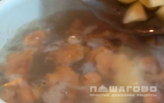Фото приготовления рецепта: Суп грибной из лисичек - шаг 2