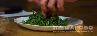 Фото приготовления рецепта: Итальянский легкий салат с рукколой и авокадо - шаг 5
