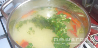 Фото приготовления рецепта: Куриный суп с кукурузной крупой - шаг 7