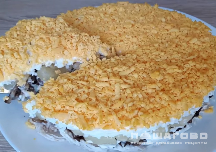Салат с ананасами грибами и курицей