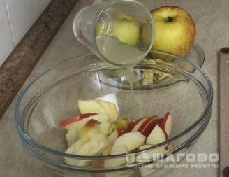 Фото приготовления рецепта: Яблочная галета - шаг 7
