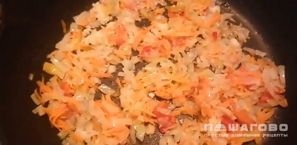 Фото приготовления рецепта: Гречневая каша с сыром и овощами - шаг 2