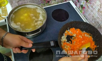 Фото приготовления рецепта: Суп гороховый со свининой - шаг 3