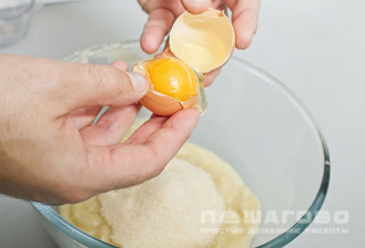 Фото приготовления рецепта: Пастила белковая в сахарной пудре - шаг 3