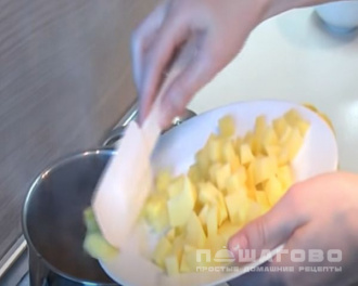 Фото приготовления рецепта: Картофельный суп с вермишелью - шаг 2